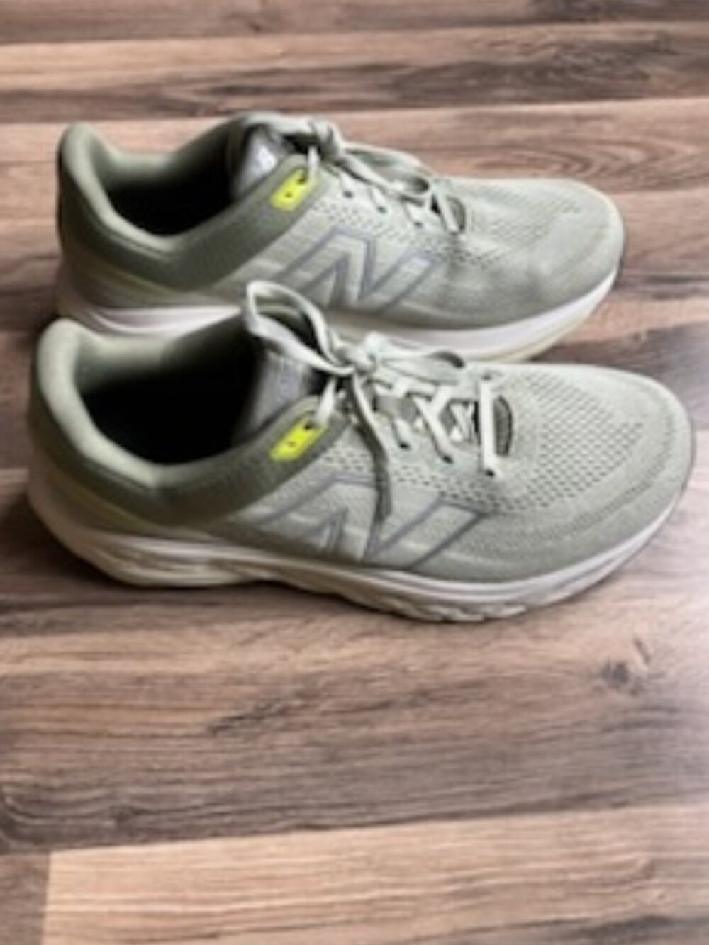 New Balance 860v14 Olivine Men's Size 11 2E WIDE Fresh Foam